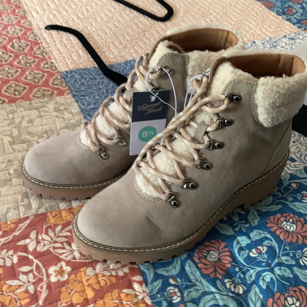 Universal thread winter boots